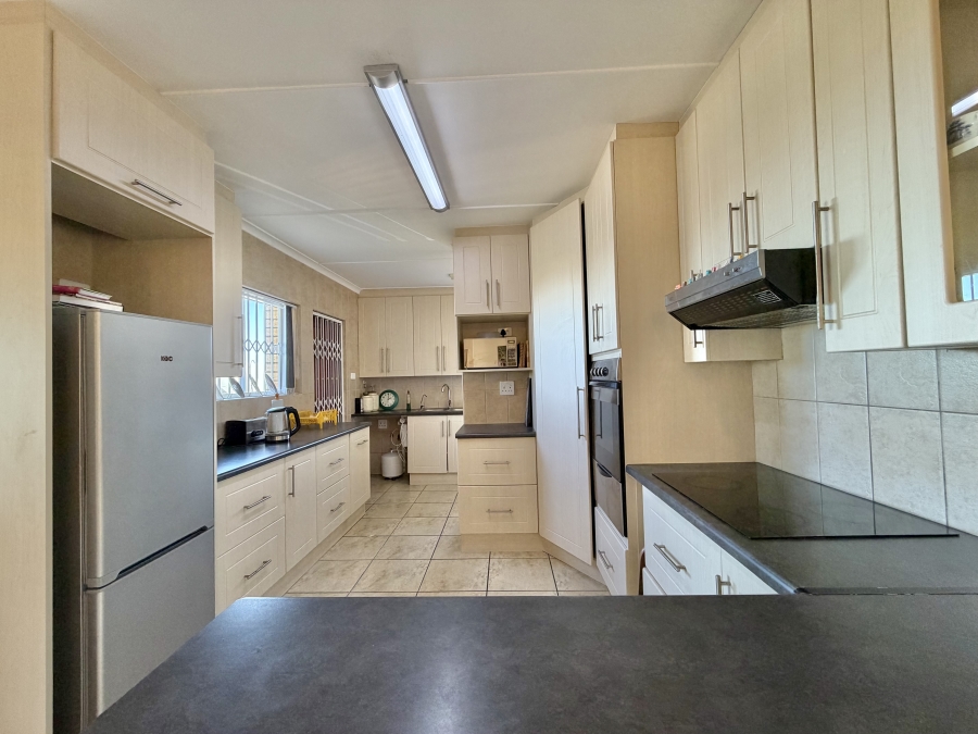 3 Bedroom Property for Sale in Wavecrest Eastern Cape
